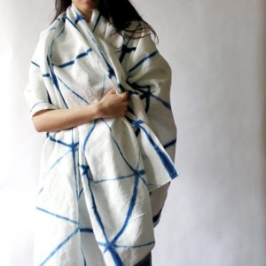 shibori beach-themed gift basket ideas