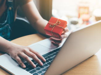 When you draw names from a virtual hat, everything is easier and more fun.