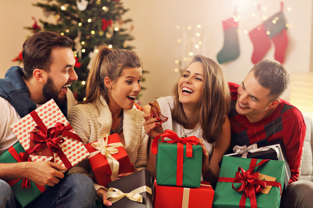 Enjoy these Christmas games to play with large groups this holiday season.